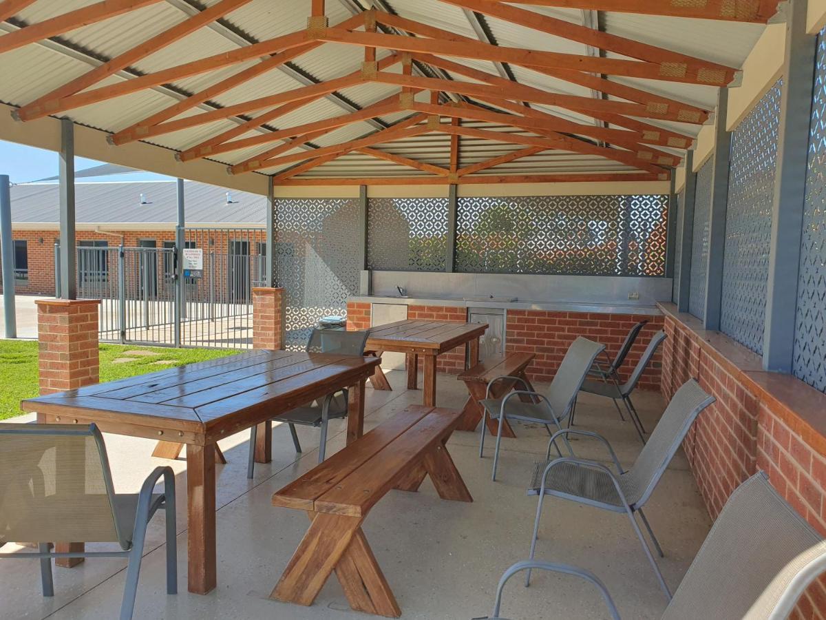 Euston Motel Luaran gambar